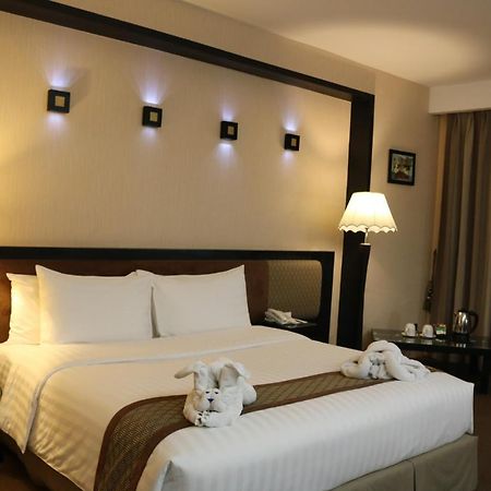 Avenue 64 Hotel Rangum Exterior foto