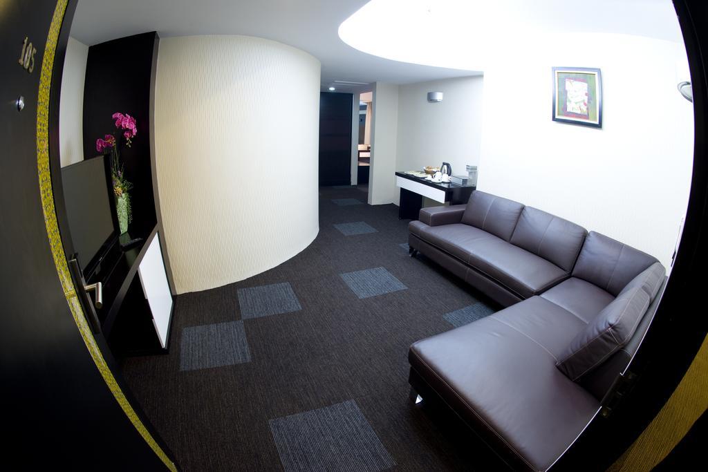 Avenue 64 Hotel Rangum Quarto foto