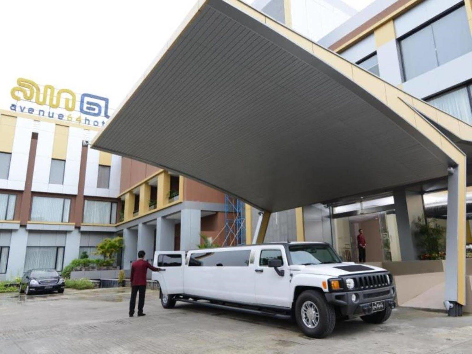 Avenue 64 Hotel Rangum Exterior foto