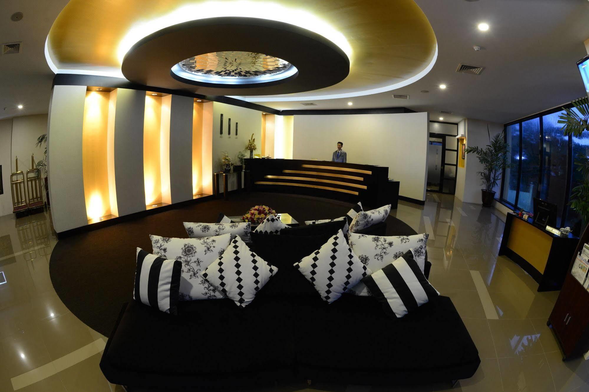 Avenue 64 Hotel Rangum Exterior foto