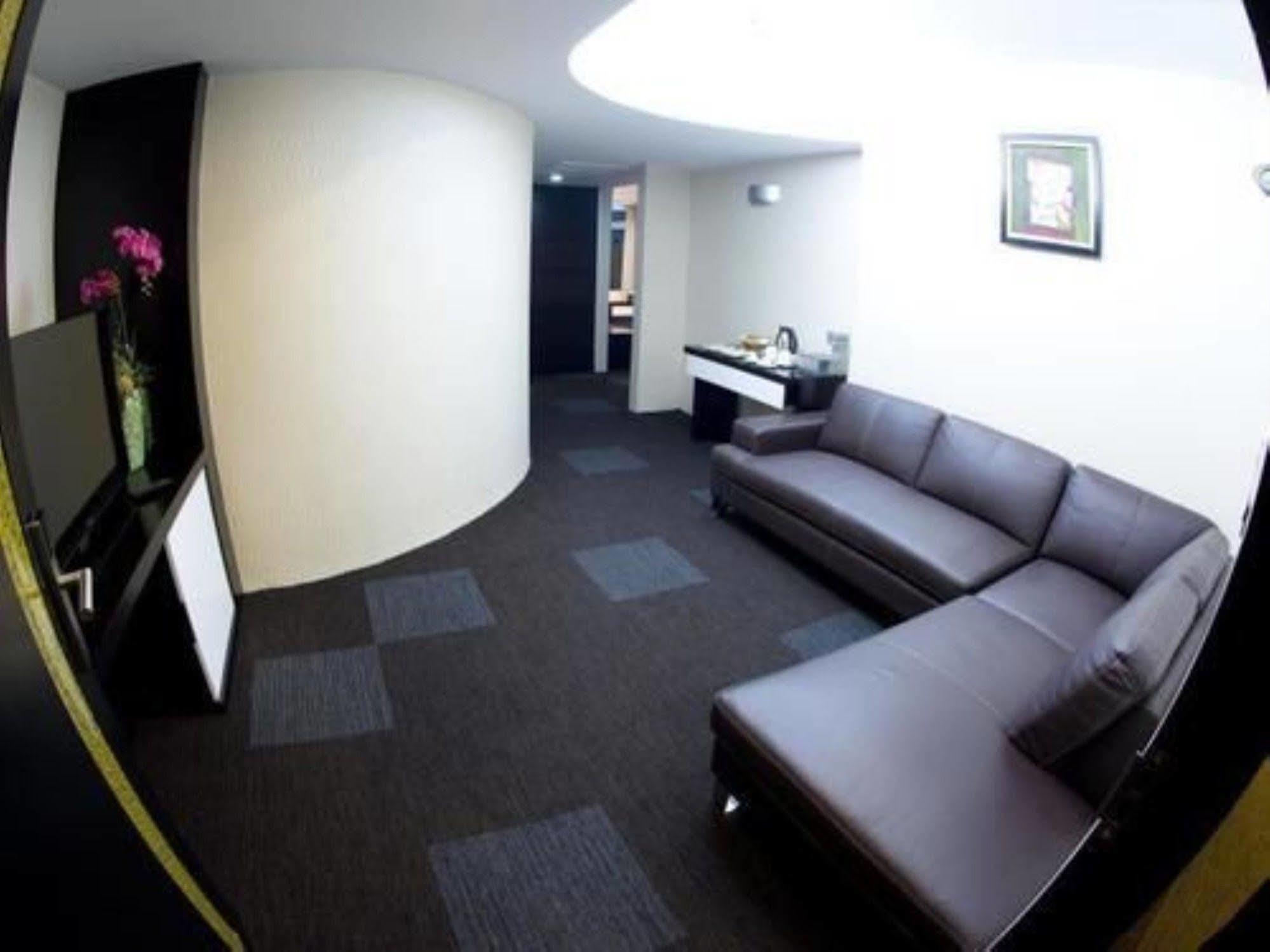 Avenue 64 Hotel Rangum Exterior foto