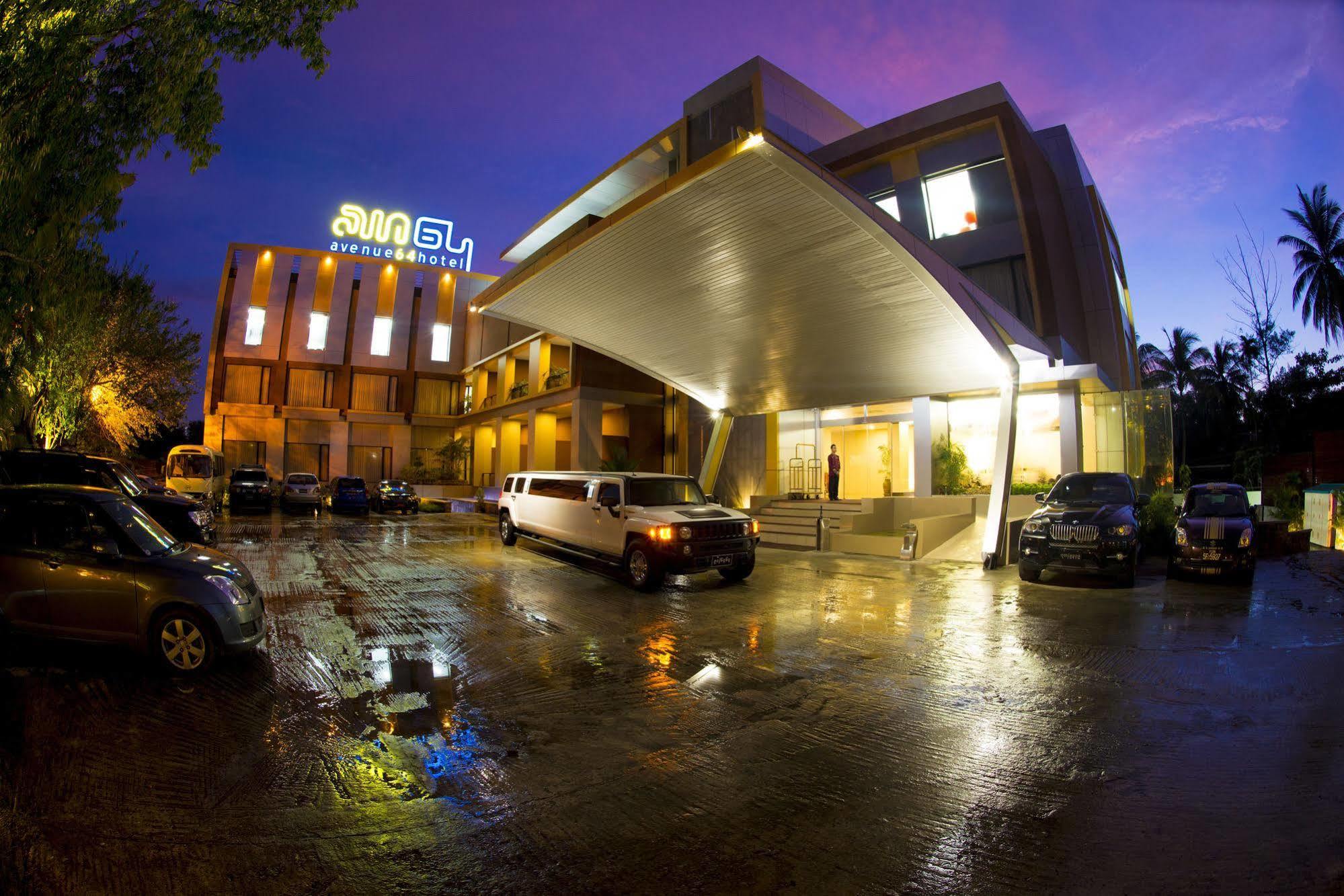 Avenue 64 Hotel Rangum Exterior foto